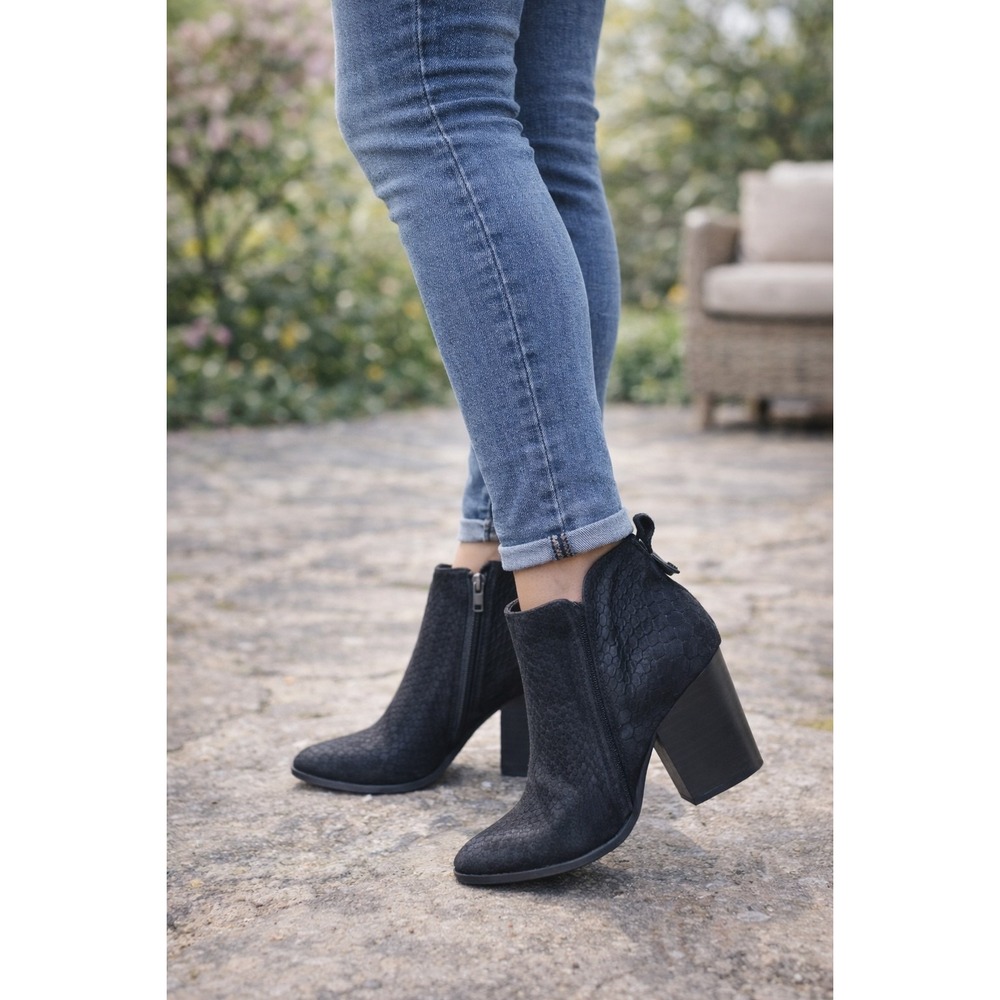 Jeffrey Campbell Snakeskin Black Suede Booties Women's size 8.5